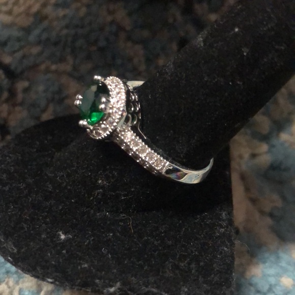 Round Green & White Topaz Ring - Picture 5 of 5